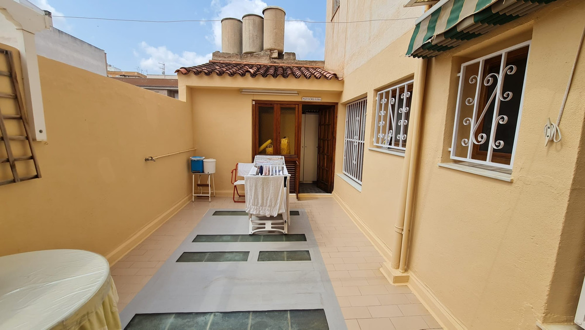4 Bed Townhouse for sale in Elda Costa Blanca, Alicante, Spain