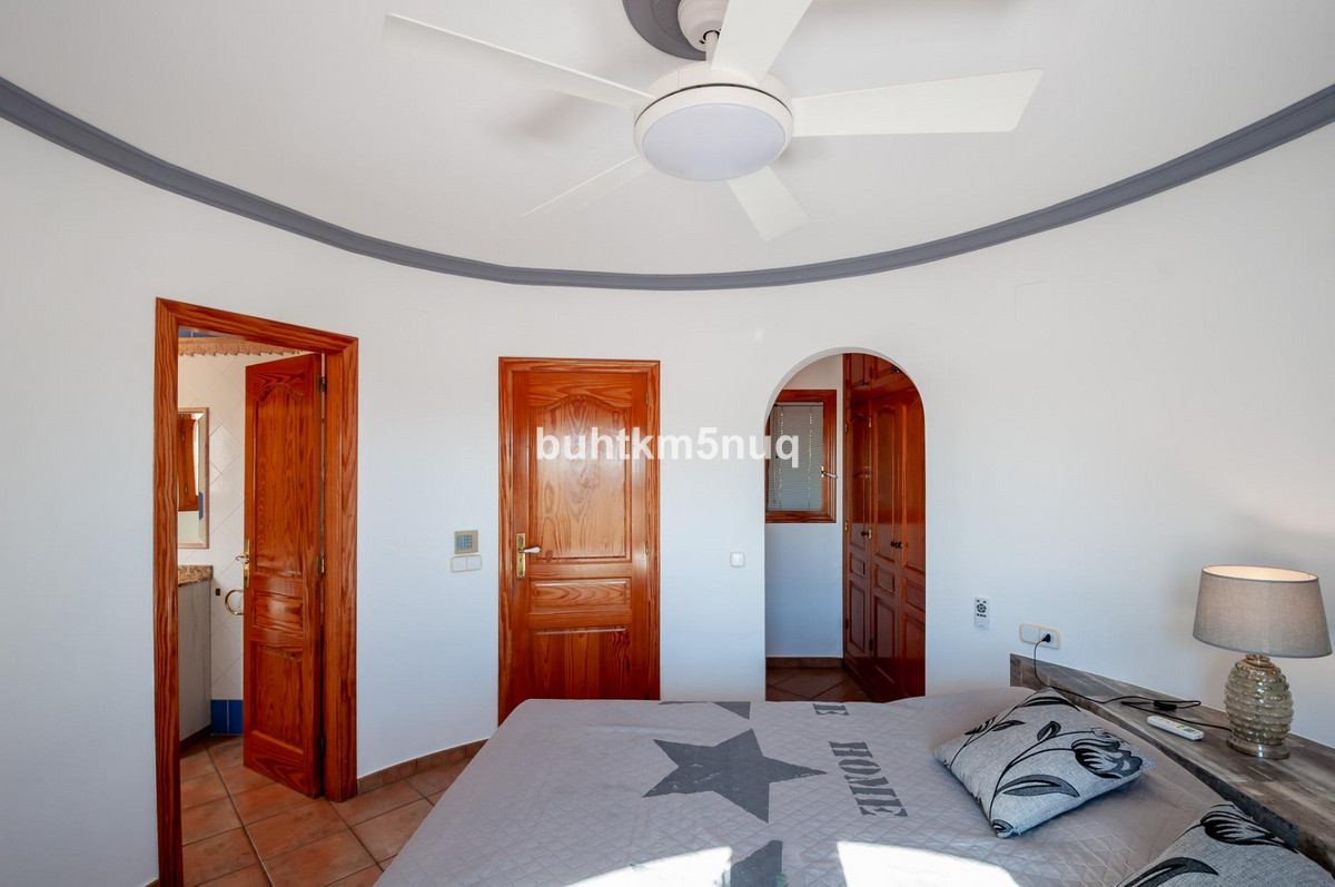 4 Bed Townhouse for sale in Calpe Costa Blanca, Alicante, Spain