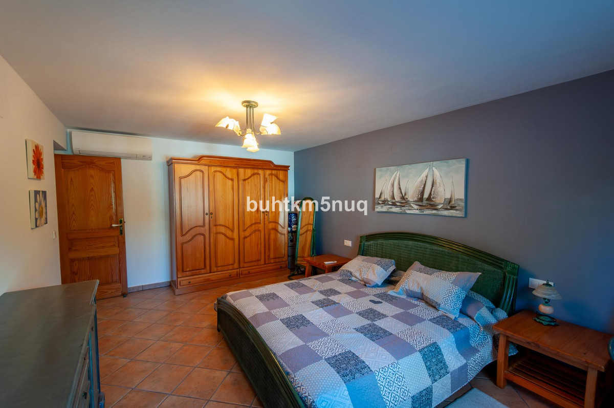 4 Bed Townhouse for sale in Calpe Costa Blanca, Alicante, Spain