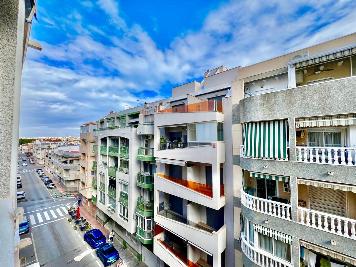 Se vende Apartamento Planta Media de 2 dormitorios en Costa Blanca, Alicante, España