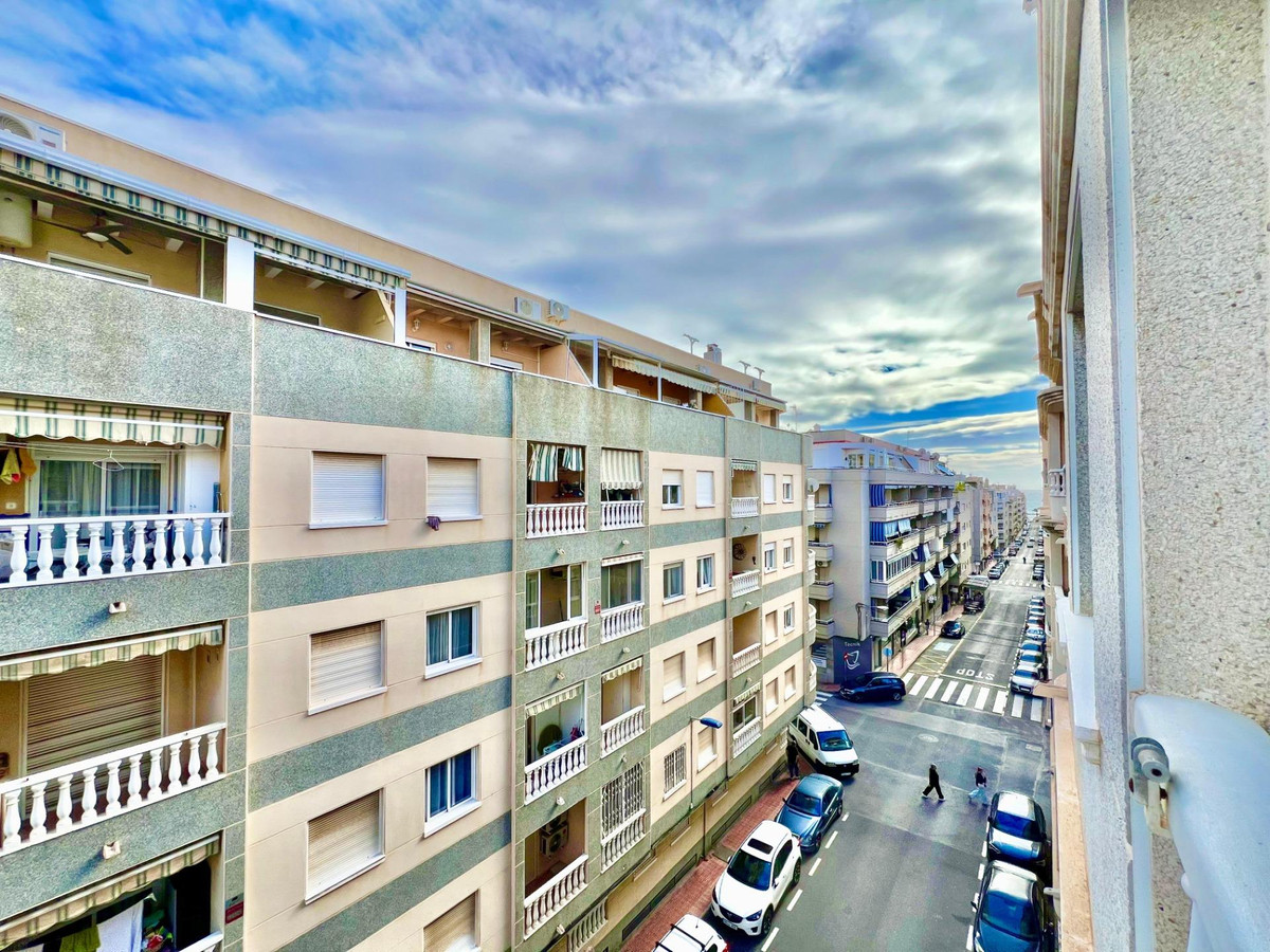 Se vende Apartamento Planta Media de 2 dormitorios en Costa Blanca, Alicante, España