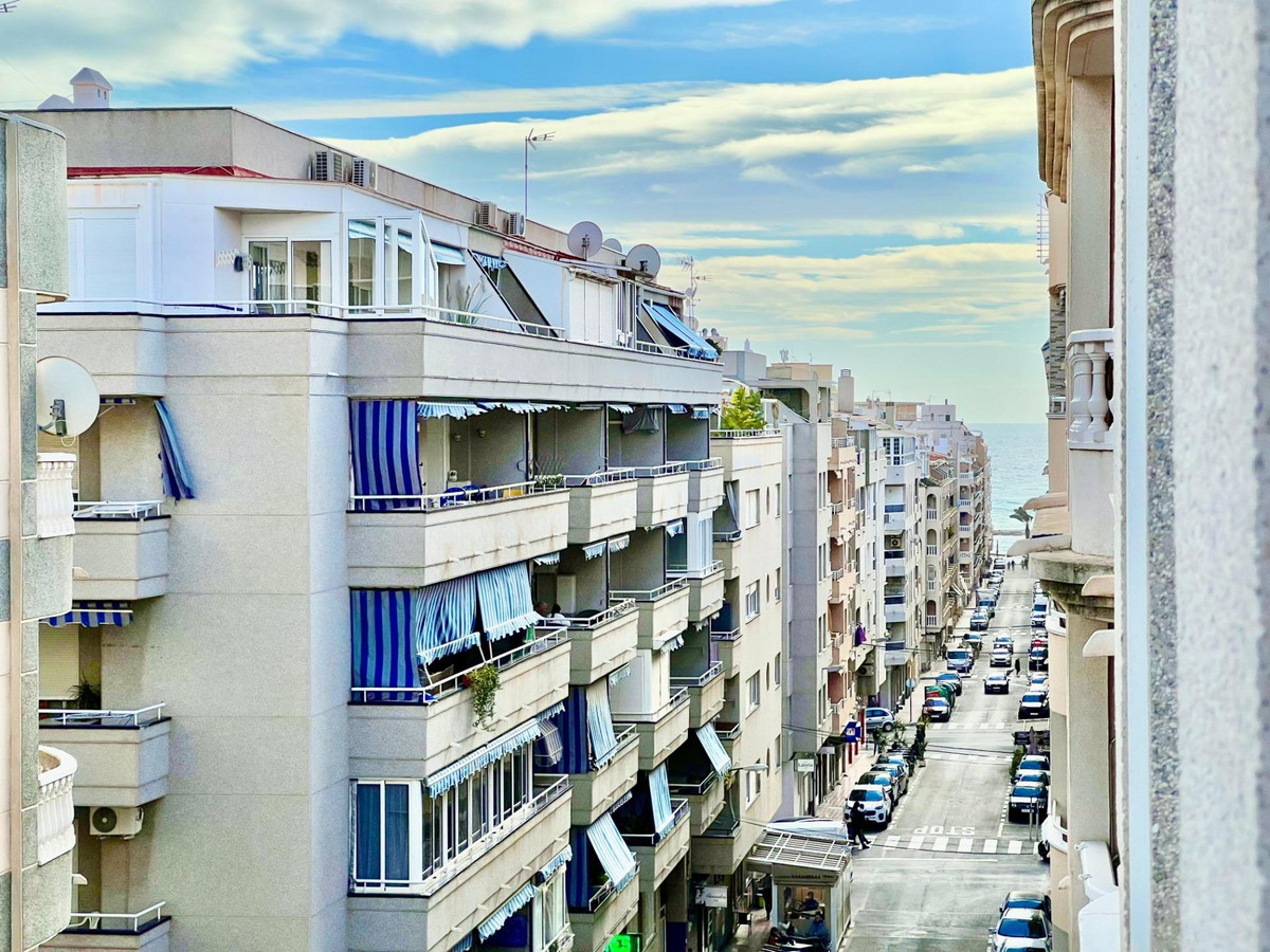 Se vende Apartamento Planta Media de 2 dormitorios en Costa Blanca, Alicante, España