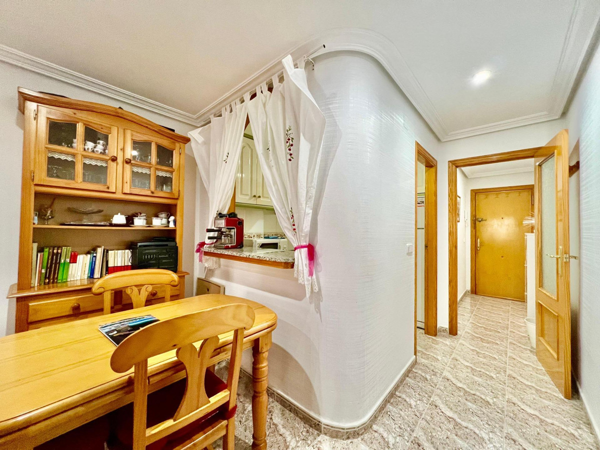Se vende Apartamento Planta Media de 2 dormitorios en Costa Blanca, Alicante, España