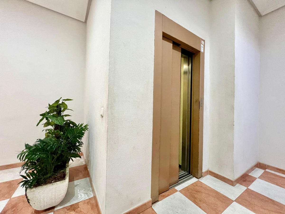 Se vende Apartamento Planta Media de 2 dormitorios en Costa Blanca, Alicante, España