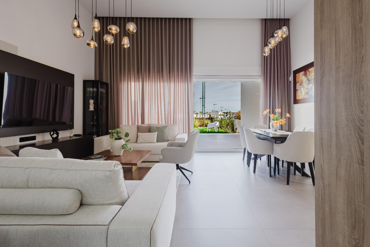 Se vende Villa - Chalet de 4 dormitorios en Costa Blanca, Alicante, España