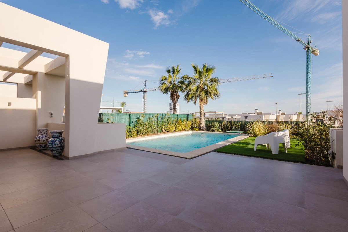 Se vende Villa - Chalet de 4 dormitorios en Costa Blanca, Alicante, España