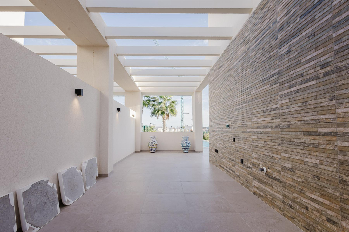 Se vende Villa - Chalet de 4 dormitorios en Costa Blanca, Alicante, España