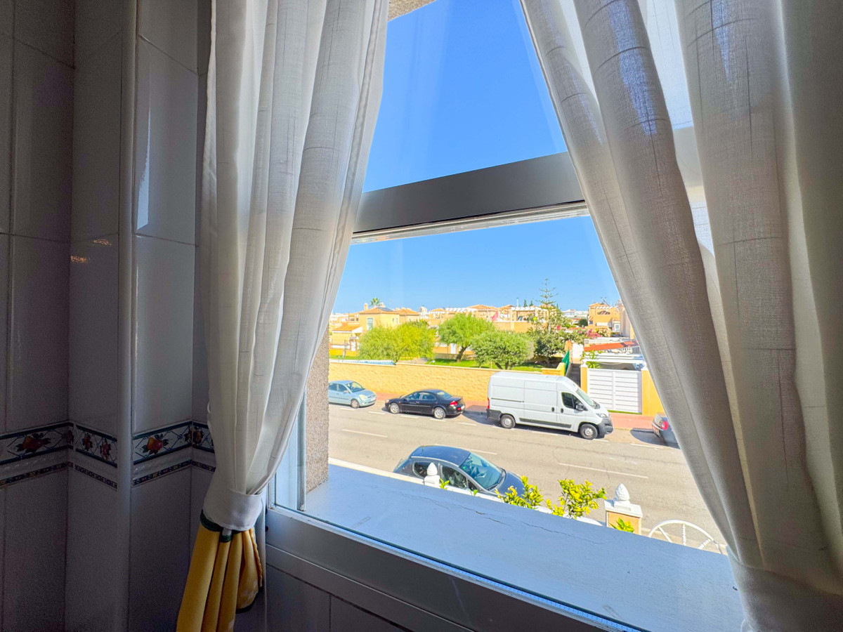 Se vende Bungalow de 2 dormitorios en Costa Blanca, Alicante, España