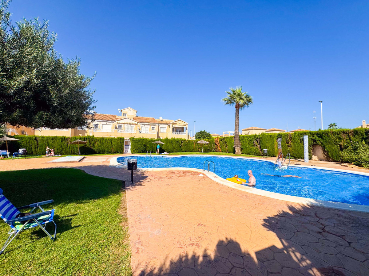 Se vende Bungalow de 2 dormitorios en Costa Blanca, Alicante, España