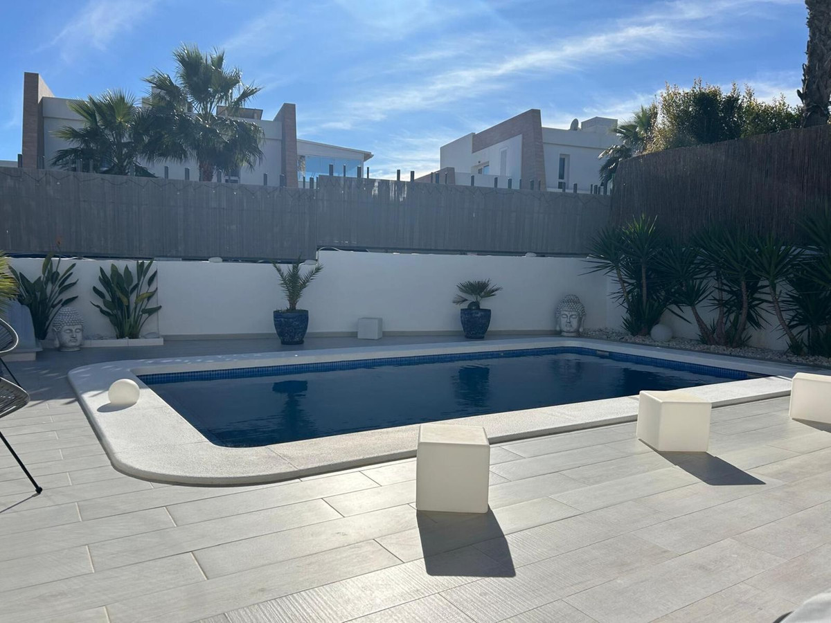 Se vende Villa - Chalet de 3 dormitorios en Costa Blanca, Alicante, España