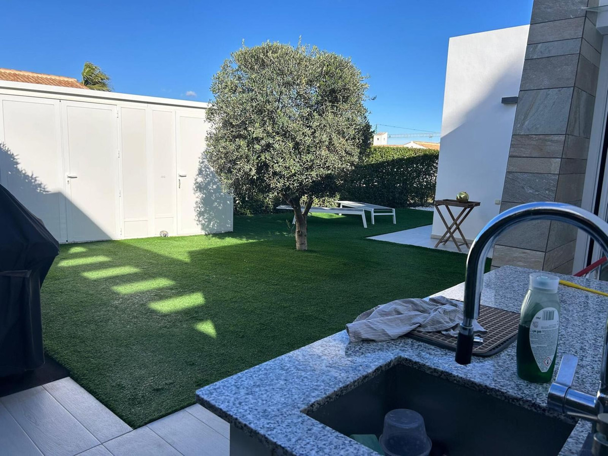 Se vende Villa - Chalet de 3 dormitorios en Costa Blanca, Alicante, España