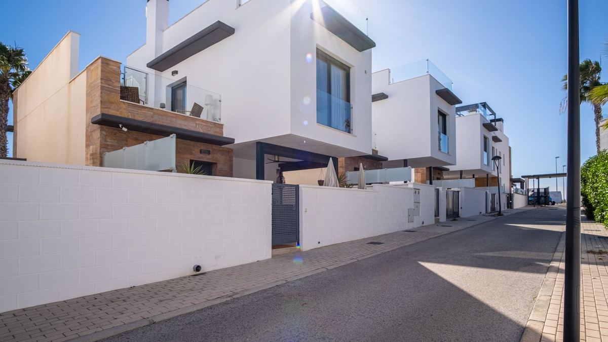 3 Bed Townhouse for sale in Lomas De Cabo Roig Costa Blanca, Alicante, Spain