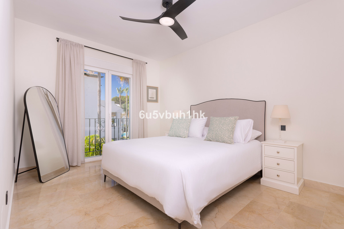 3 Bed Apartment for sale in Estepona Costa Del Sol, Málaga, Spain