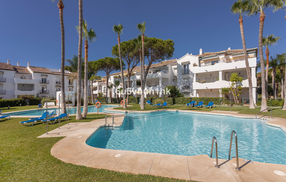 3 Bed Apartment for sale in Estepona Costa Del Sol, Málaga, Spain