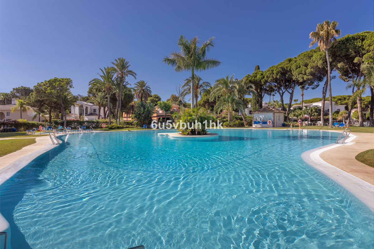 3 Bed Apartment for sale in Estepona Costa Del Sol, Málaga, Spain