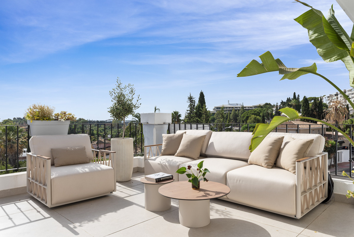 5 Bed Apartment for sale in Nueva Andalucía Costa Del Sol, Málaga, Spain