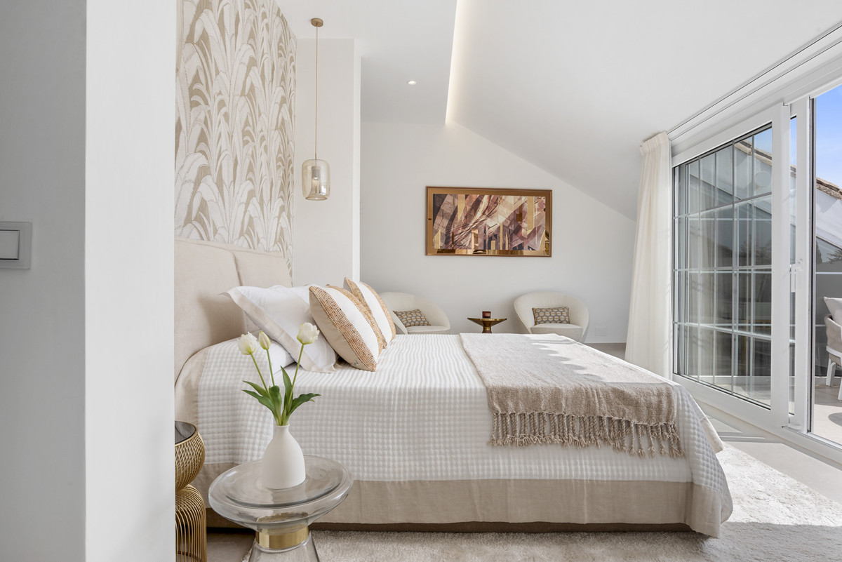 5 Bed Apartment for sale in Nueva Andalucía Costa Del Sol, Málaga, Spain