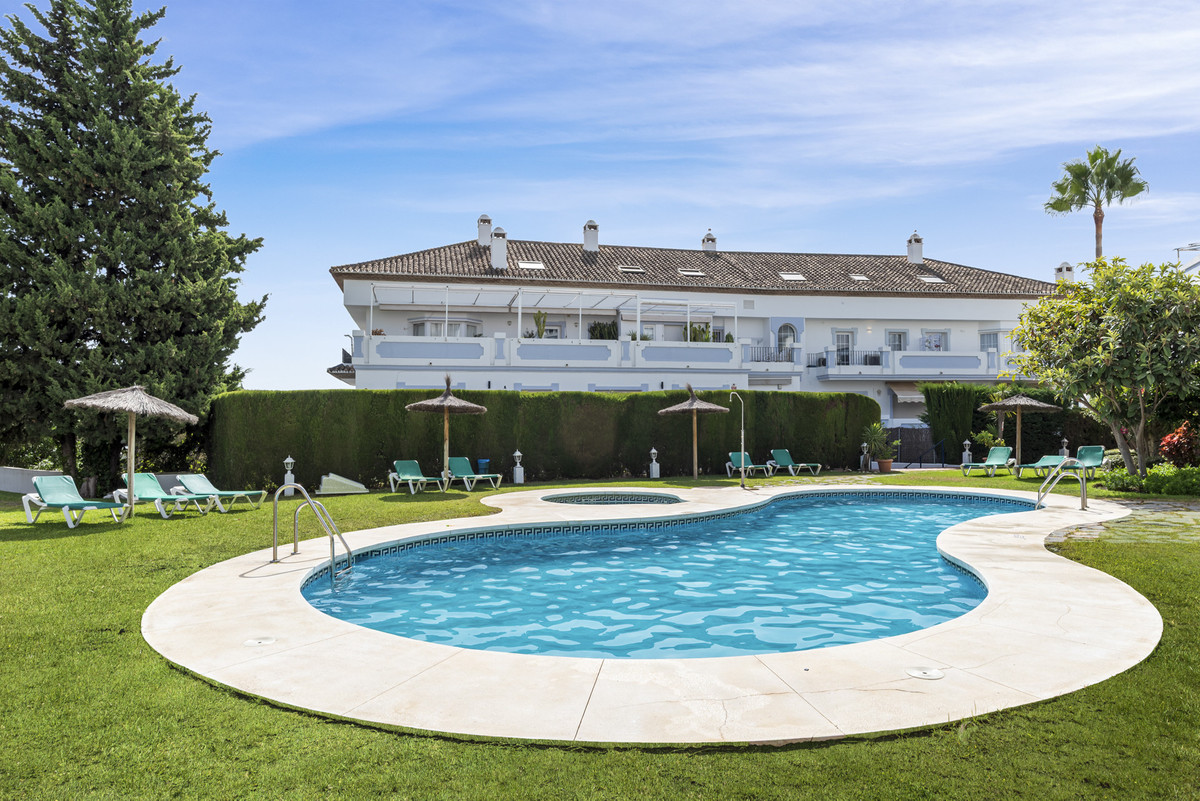 5 Bed Apartment for sale in Nueva Andalucía Costa Del Sol, Málaga, Spain