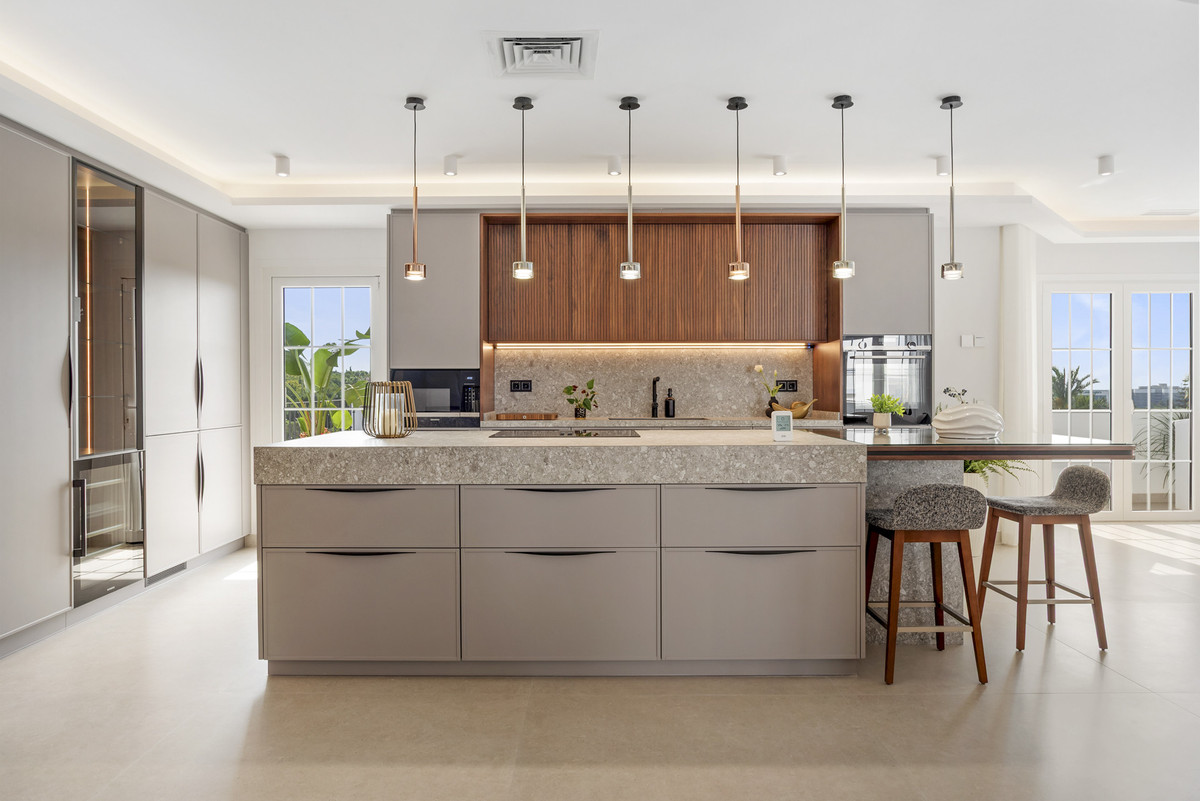 5 Bed Apartment for sale in Nueva Andalucía Costa Del Sol, Málaga, Spain