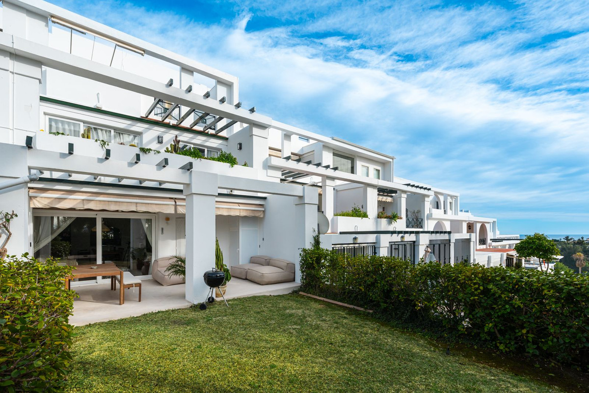 2 Bed Apartment for sale in La Quinta Costa Del Sol, Málaga, Spain