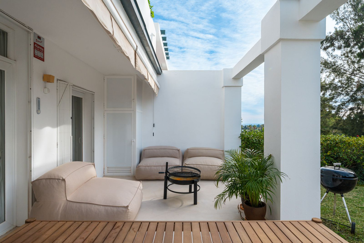 2 Bed Apartment for sale in La Quinta Costa Del Sol, Málaga, Spain