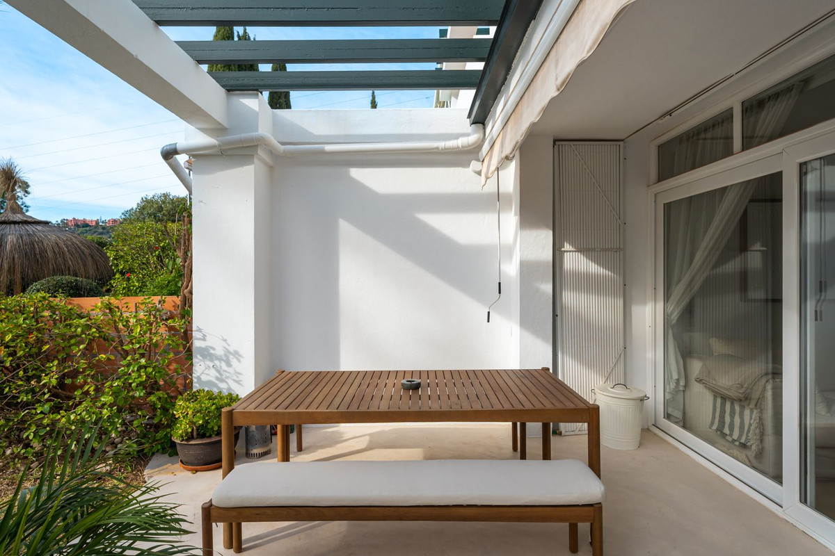 2 Bed Apartment for sale in La Quinta Costa Del Sol, Málaga, Spain