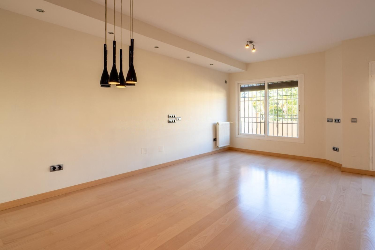 3 Bed Townhouse for sale in Fuengirola Costa Del Sol, Málaga, Spain