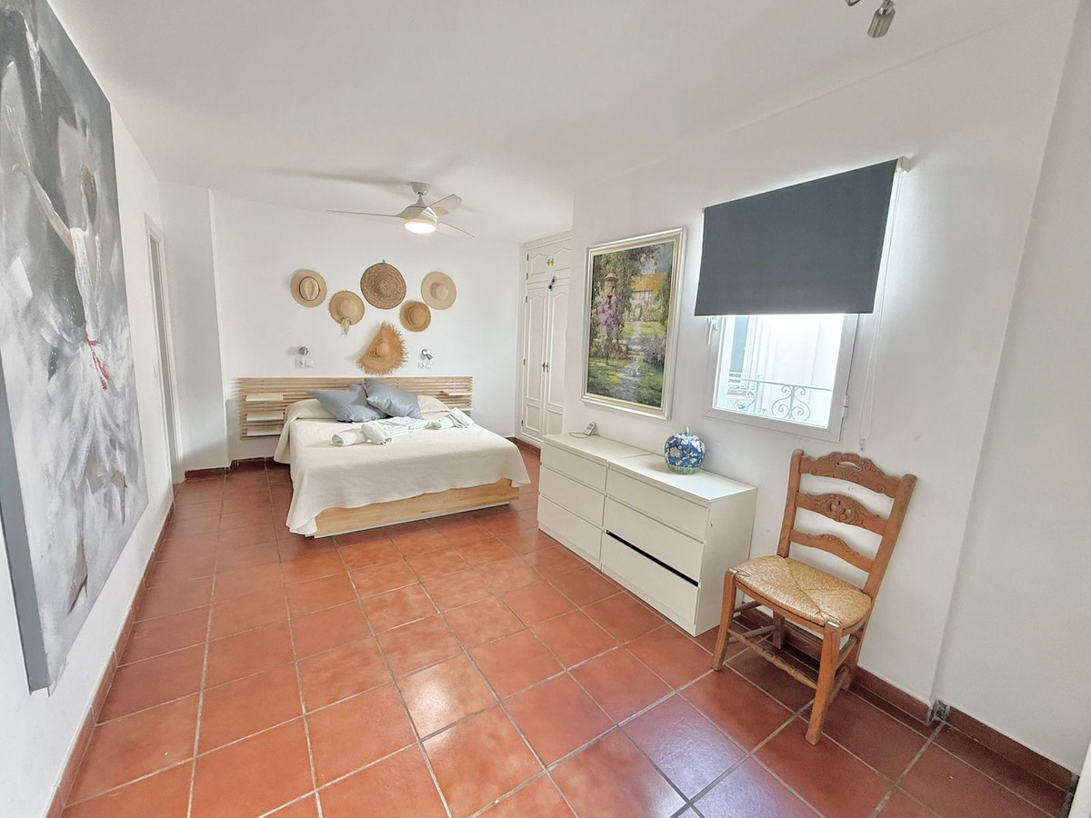 3 Bed Apartment for sale in Fuengirola Costa Del Sol, Málaga, Spain