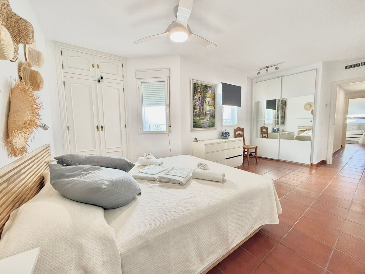 3 Bed Apartment for sale in Fuengirola Costa Del Sol, Málaga, Spain