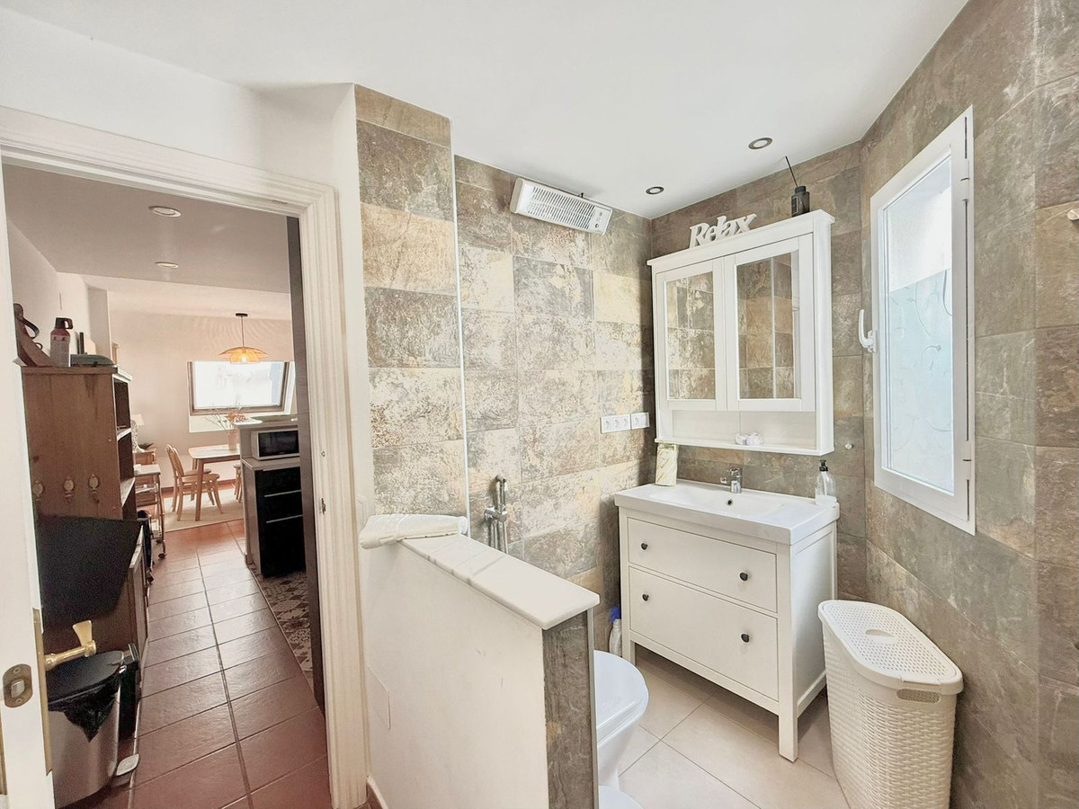 3 Bed Apartment for sale in Fuengirola Costa Del Sol, Málaga, Spain