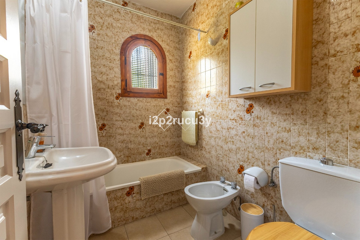 Se vende Villa - Chalet de 4 dormitorios en Costa Blanca, Alicante, España