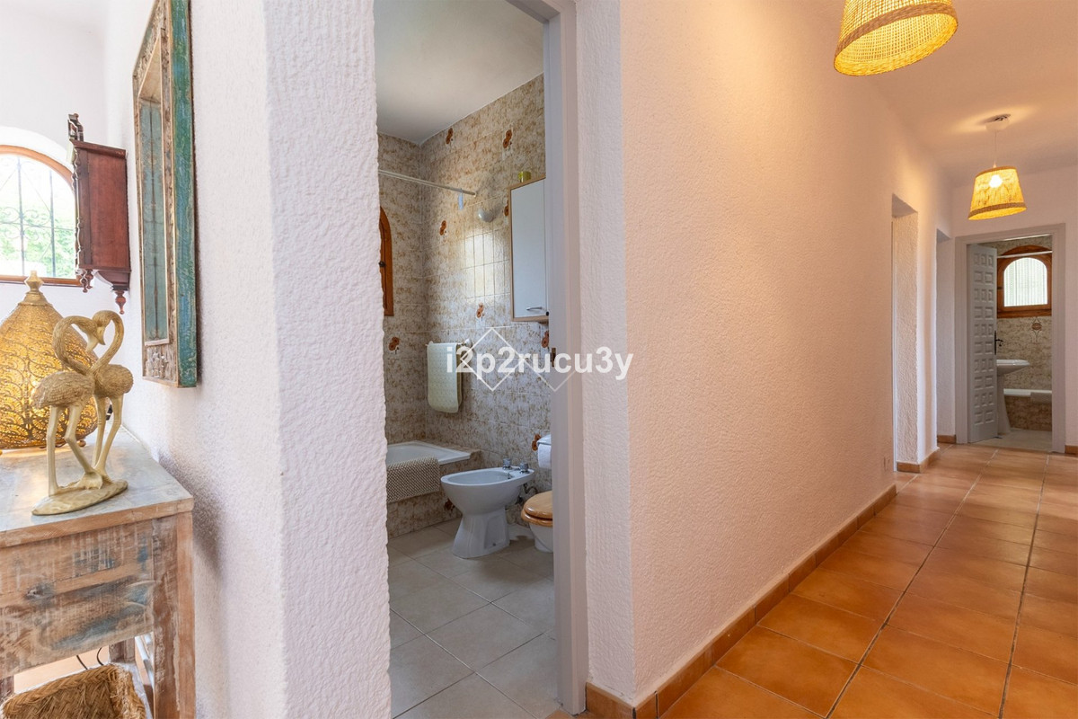 Se vende Villa - Chalet de 4 dormitorios en Costa Blanca, Alicante, España