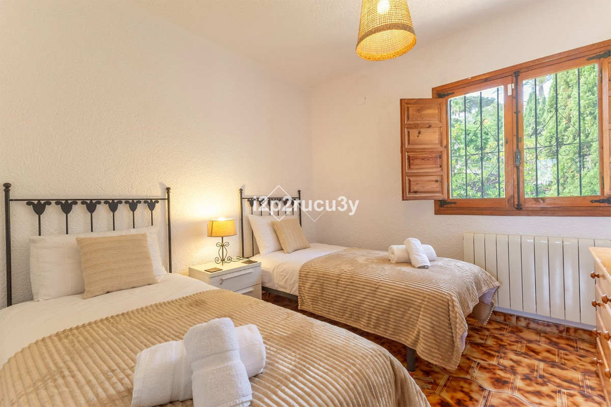 Se vende Villa - Chalet de 4 dormitorios en Costa Blanca, Alicante, España