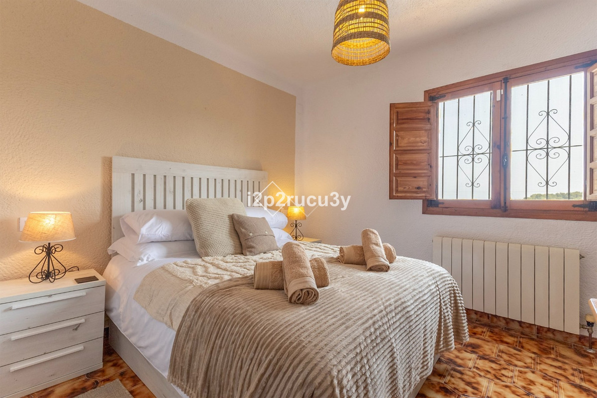 Se vende Villa - Chalet de 4 dormitorios en Costa Blanca, Alicante, España