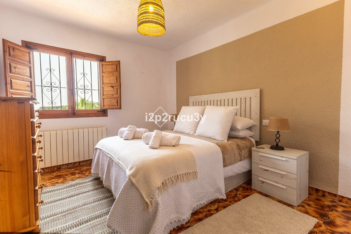 Se vende Villa - Chalet de 4 dormitorios en Costa Blanca, Alicante, España