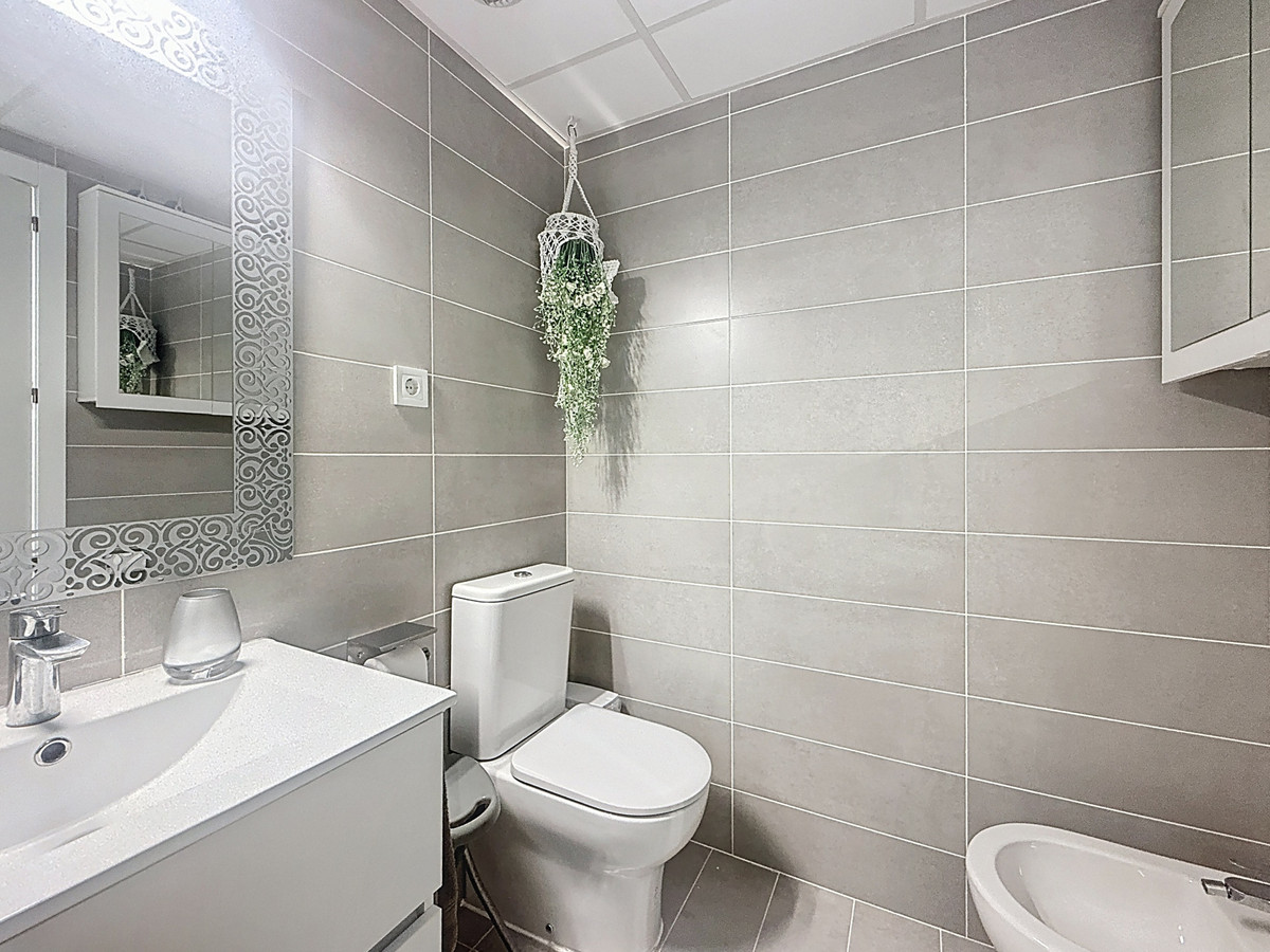 3 Bed Apartment for sale in Estepona Costa Del Sol, Málaga, Spain