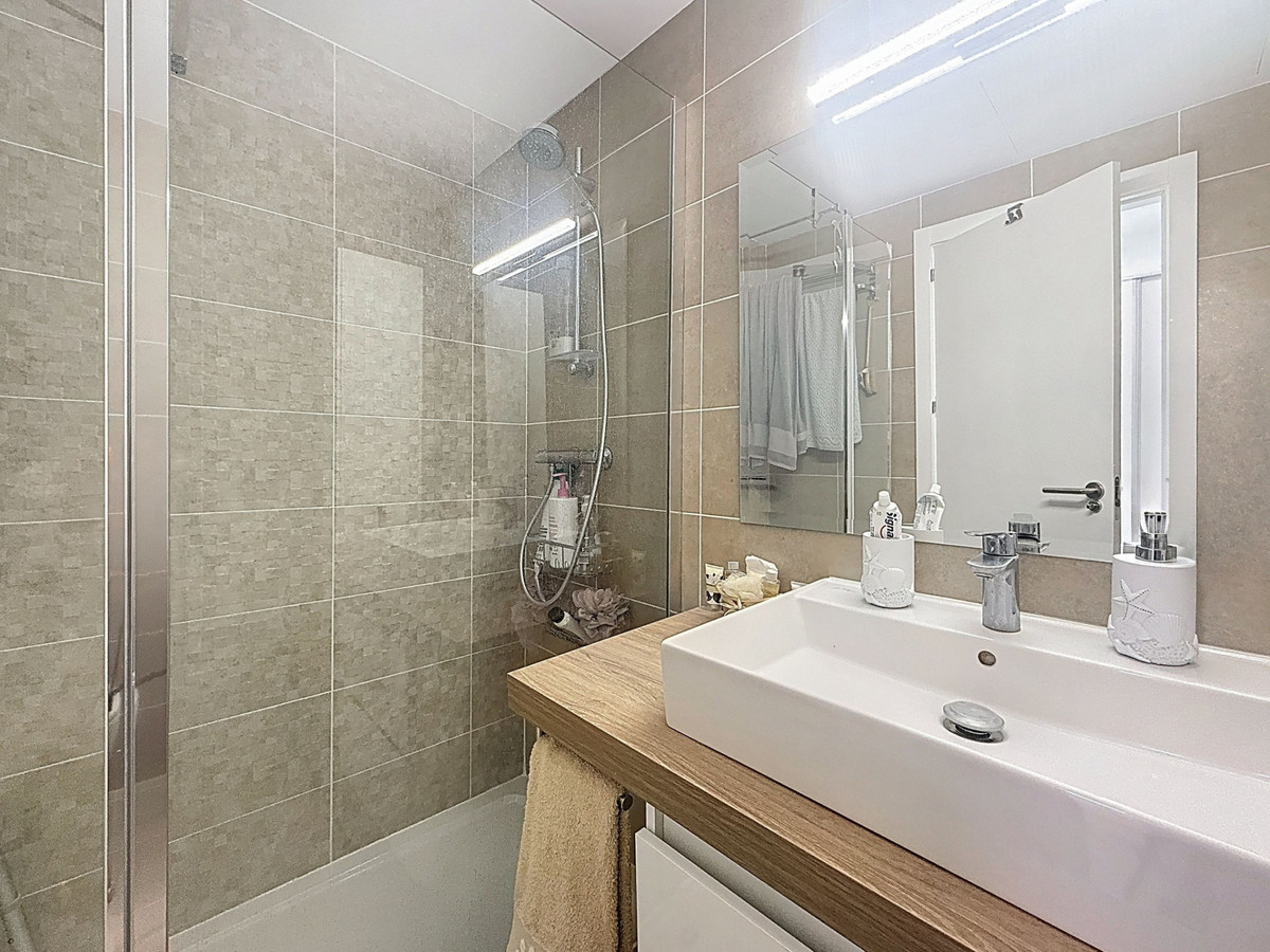 3 Bed Apartment for sale in Estepona Costa Del Sol, Málaga, Spain
