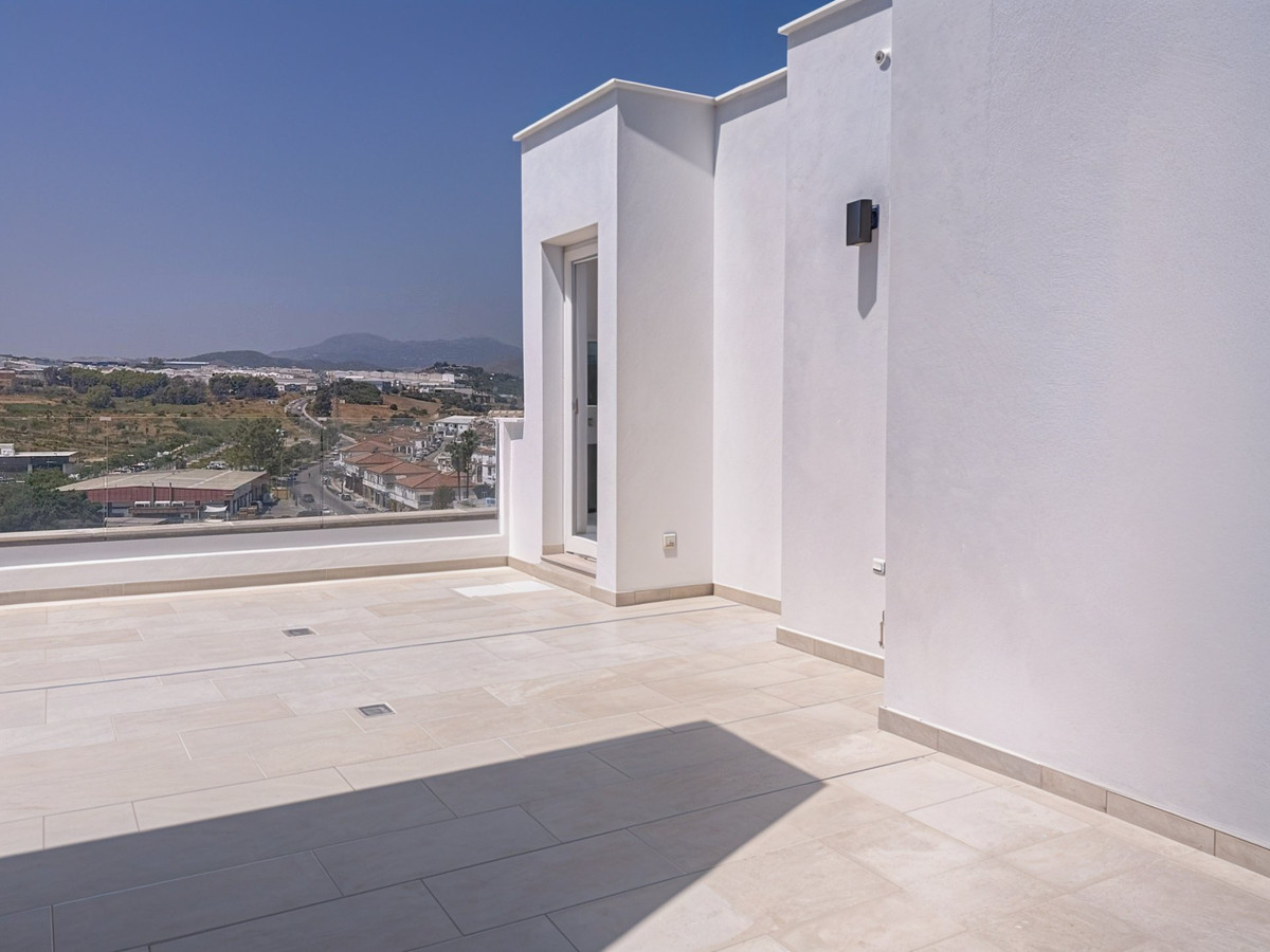 3 Bed Apartment for sale in Estepona Costa Del Sol, Málaga, Spain