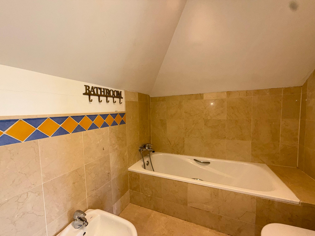 4 Bed Apartment for sale in Nueva Andalucía Costa Del Sol, Málaga, Spain