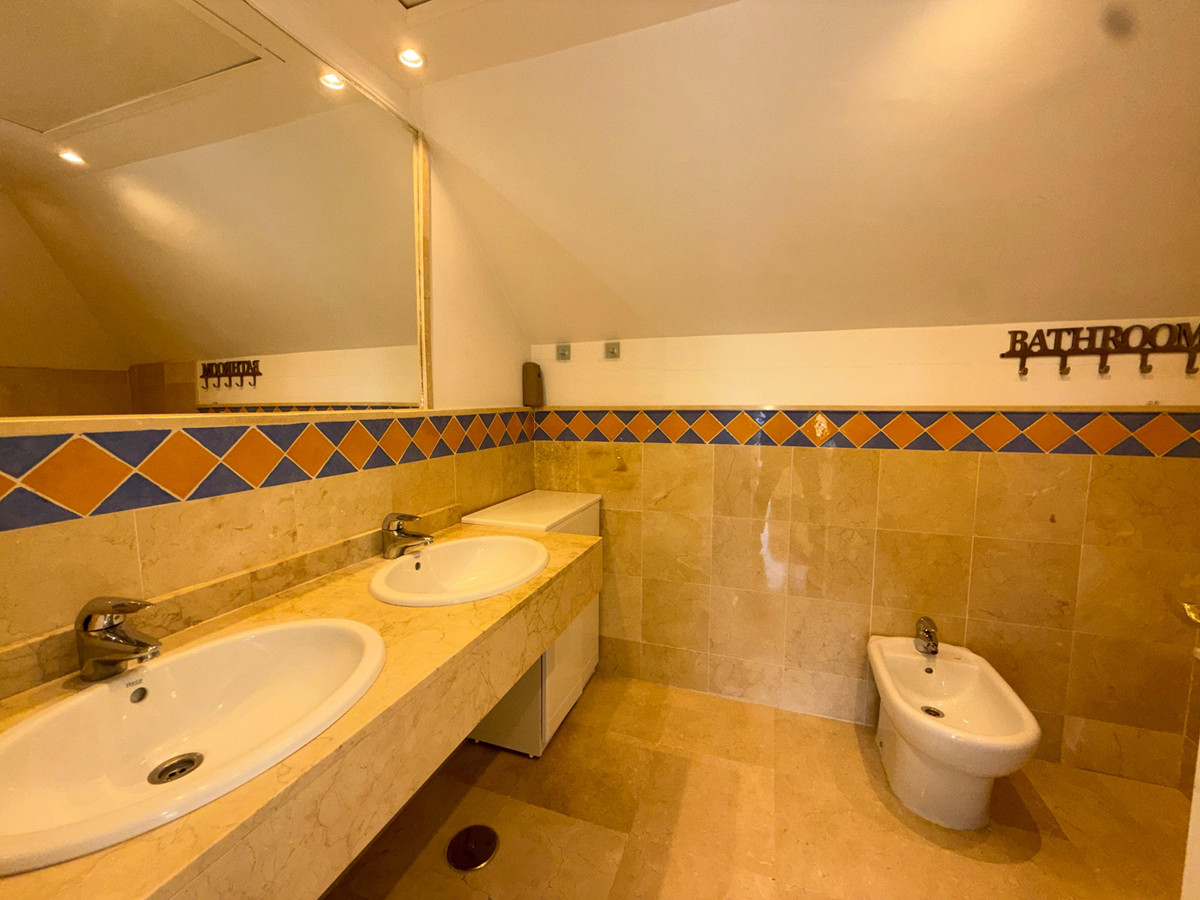 4 Bed Apartment for sale in Nueva Andalucía Costa Del Sol, Málaga, Spain