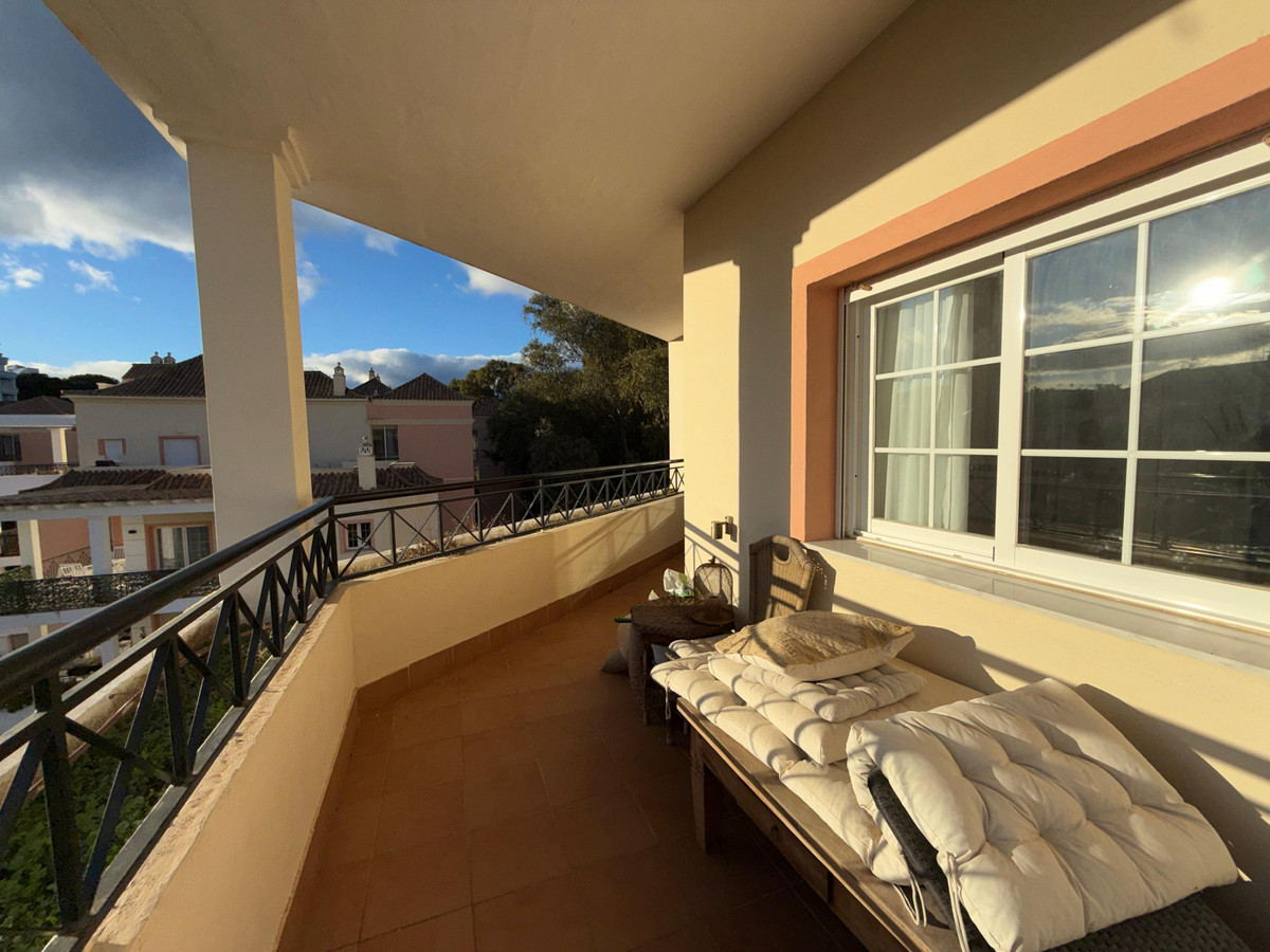 4 Bed Apartment for sale in Nueva Andalucía Costa Del Sol, Málaga, Spain