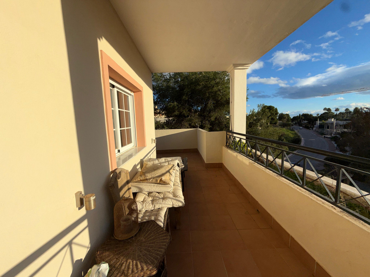 4 Bed Apartment for sale in Nueva Andalucía Costa Del Sol, Málaga, Spain