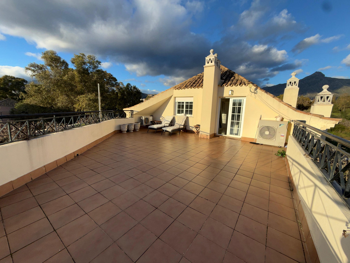 4 Bed Apartment for sale in Nueva Andalucía Costa Del Sol, Málaga, Spain