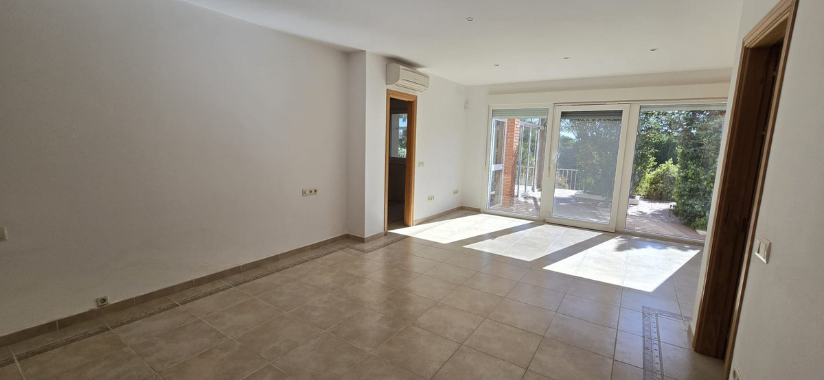Se vende Villa - Chalet de 6 dormitorios en Costa Del Sol, Málaga, España