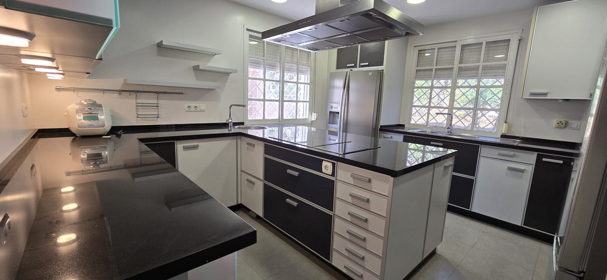 Se vende Villa - Chalet de 6 dormitorios en Costa Del Sol, Málaga, España