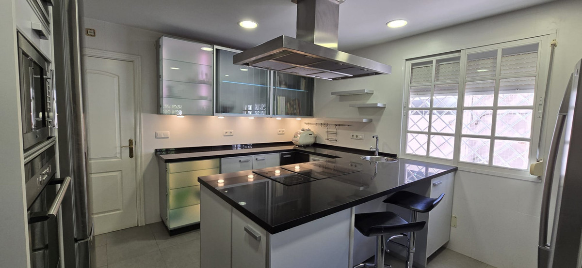Se vende Villa - Chalet de 6 dormitorios en Costa Del Sol, Málaga, España