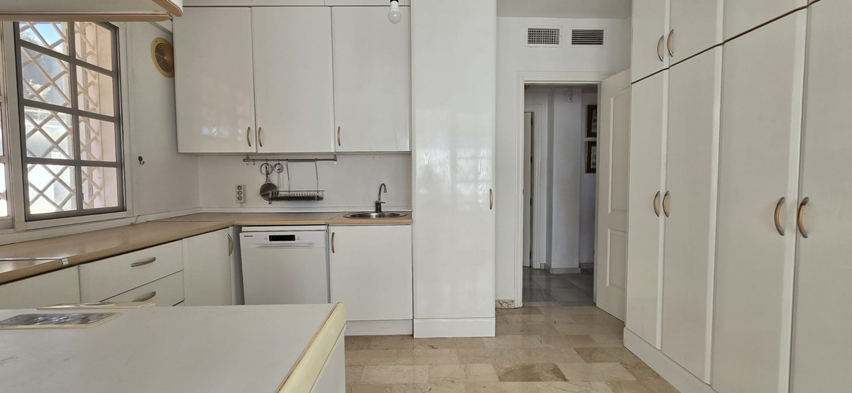 Se vende Villa - Chalet de 6 dormitorios en Costa Del Sol, Málaga, España