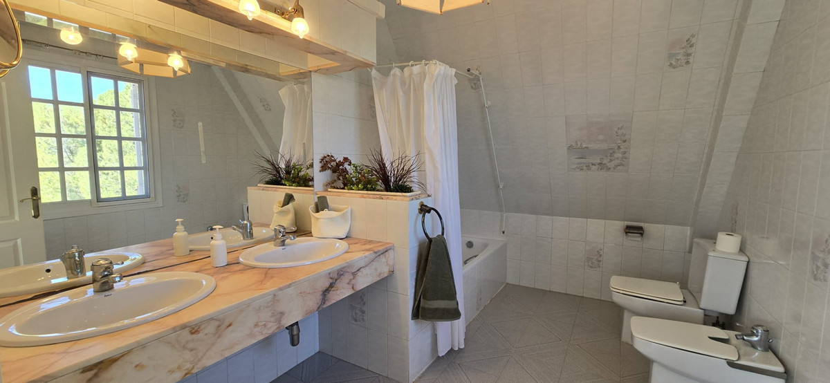 Se vende Villa - Chalet de 6 dormitorios en Costa Del Sol, Málaga, España
