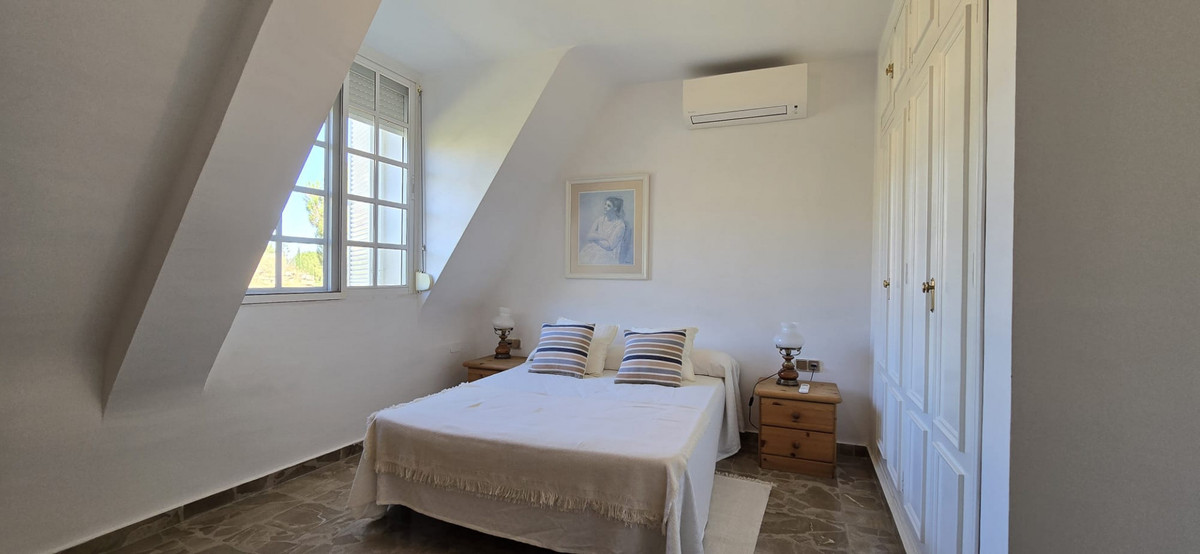 Se vende Villa - Chalet de 6 dormitorios en Costa Del Sol, Málaga, España