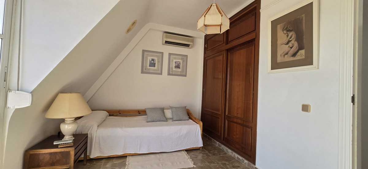Se vende Villa - Chalet de 6 dormitorios en Costa Del Sol, Málaga, España